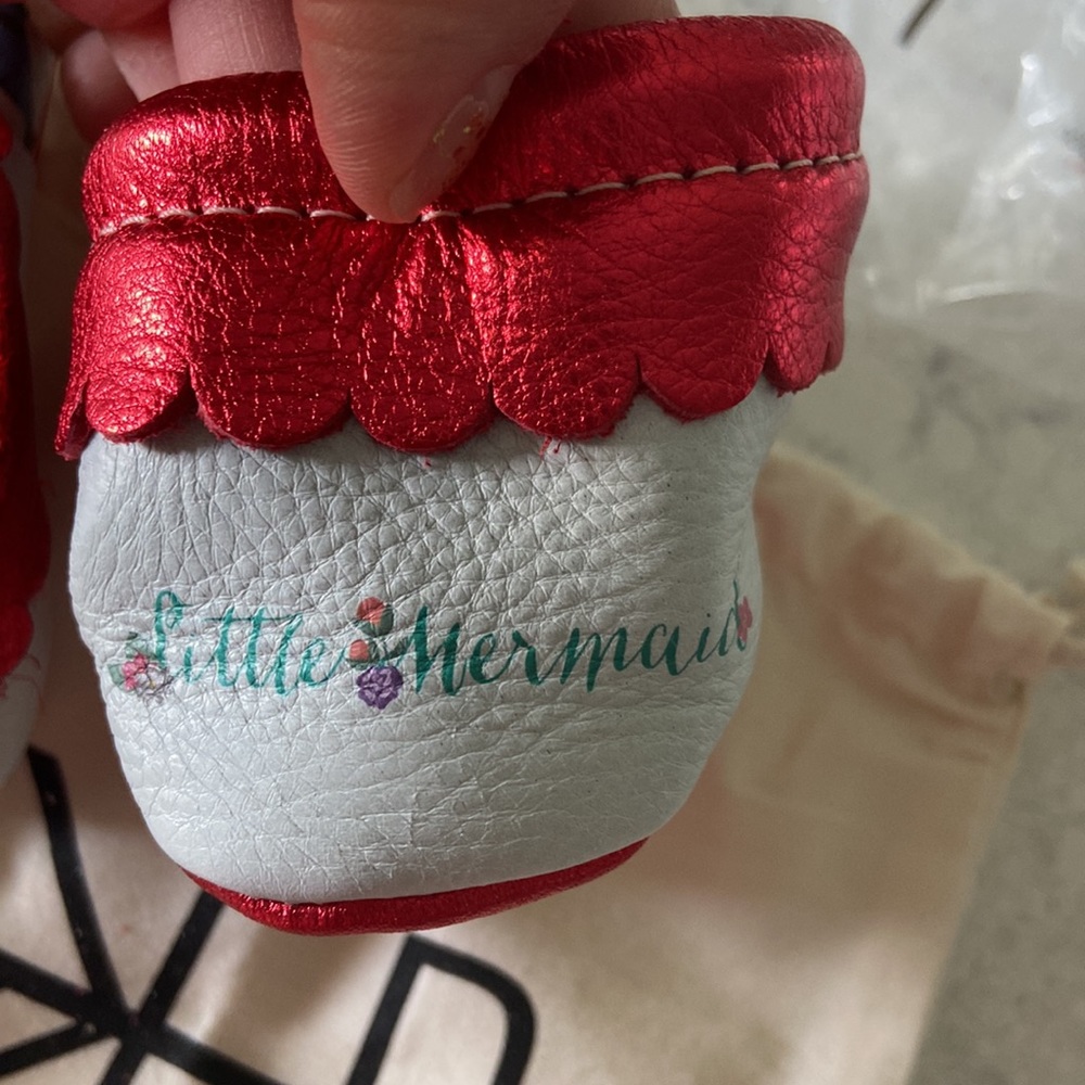 Disney Little Mermaid Freshly Picked leather Bow Moccasins size 6 - Picture 5 of 8